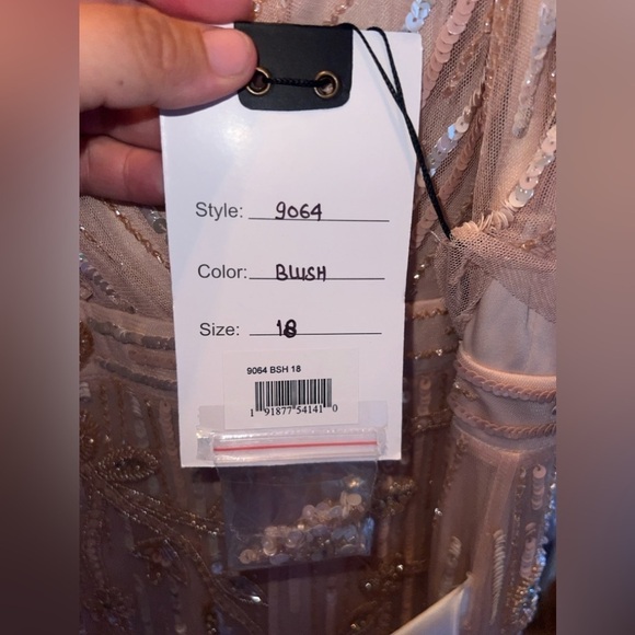 Mac Duggal 9064 NWT EMBELLISHED CAP SLEEVE FAUX WRAP TRUMPET GOWN - Picture 10 of 14